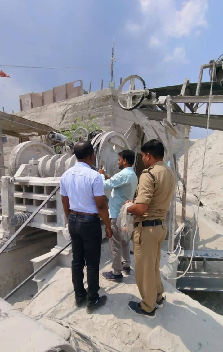 भिलाईखुर्द दुर्घटना मामले की संयुक्त जांच दल ने की मौके पर जांच, ’क्रशर प्लांट किया गया सील’