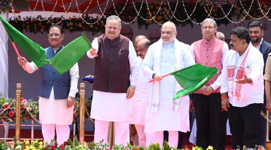 केंद्रीय गृह मंत्री अमित शाह ने ‘अत्याधुनिक डायल 112’ और फॉरेंसिक मोबाइल वैन को दिखाई हरी झंडी