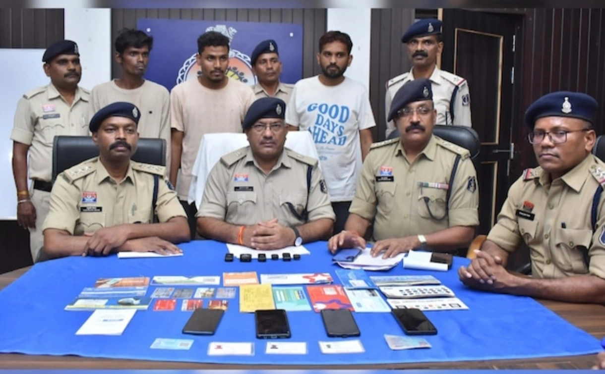 200 से ज्यादा बैंक खाते बेचकर देशभर में फैलाया ठगी का नेटवर्क, मास्टरमाइंड समेत 3 आरोपी गिरफ्तार
