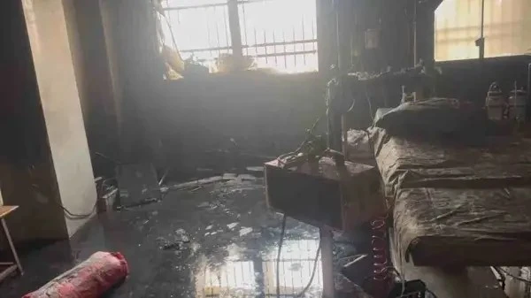 समय रहते मरीजों को सुरक्षित निकाला गया, एसी या मॉनिटर में ब्लास्ट से आग लगने की आशंका