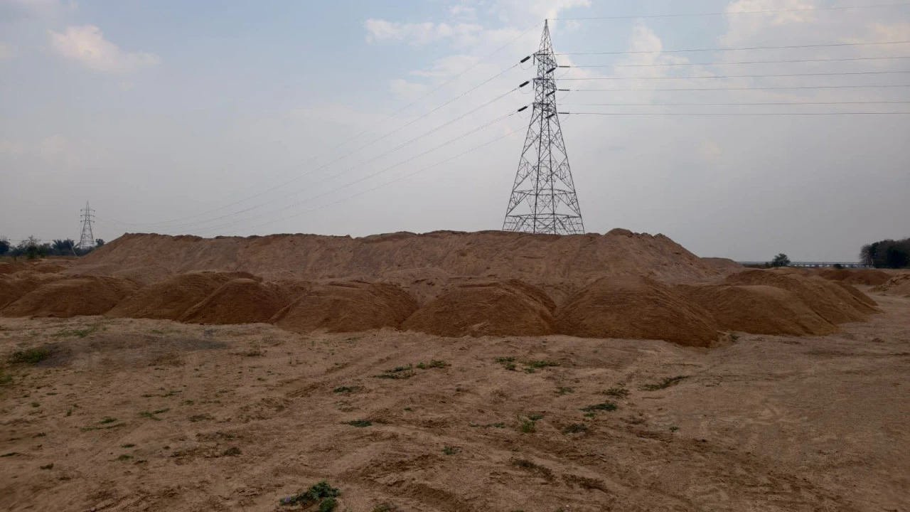 1740 घनमीटर रेत जप्त