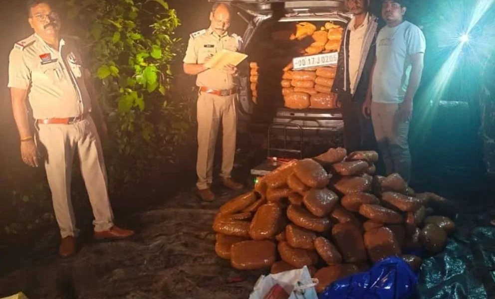 तीन कारों से 552 किलो गांजा बरामद, दो अंतरराज्यीय तस्कर गिरफ्तार